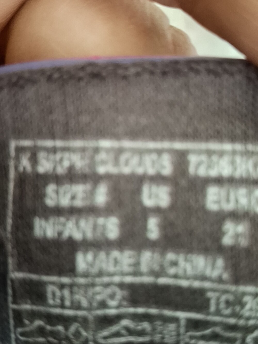 Bogs Kids Purple & Pink Patterned Rain Boots with Cloud Print Size 5. - Picture 11 of 11